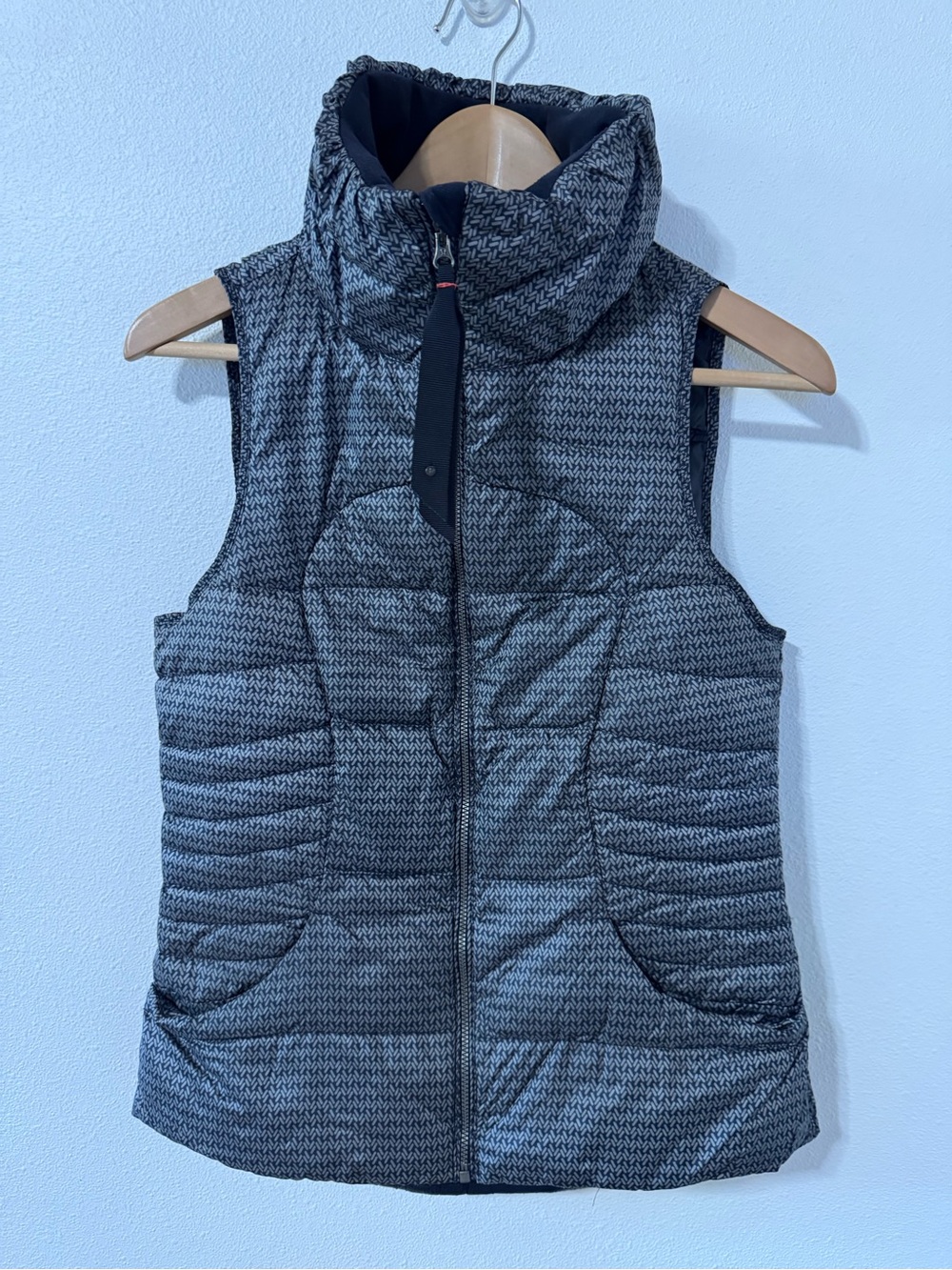 Lululemon Fluffin Awesome Vest Gray Herringbone Goose Down Athleisure Outdoor-6
